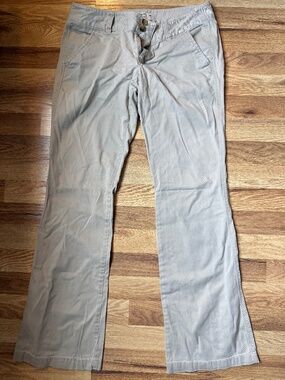 American Eagle khaki pants size 6 long